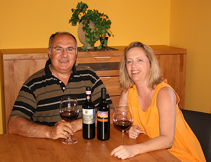 Leo und seine Frau Birgit bei einem guten Glas Wein